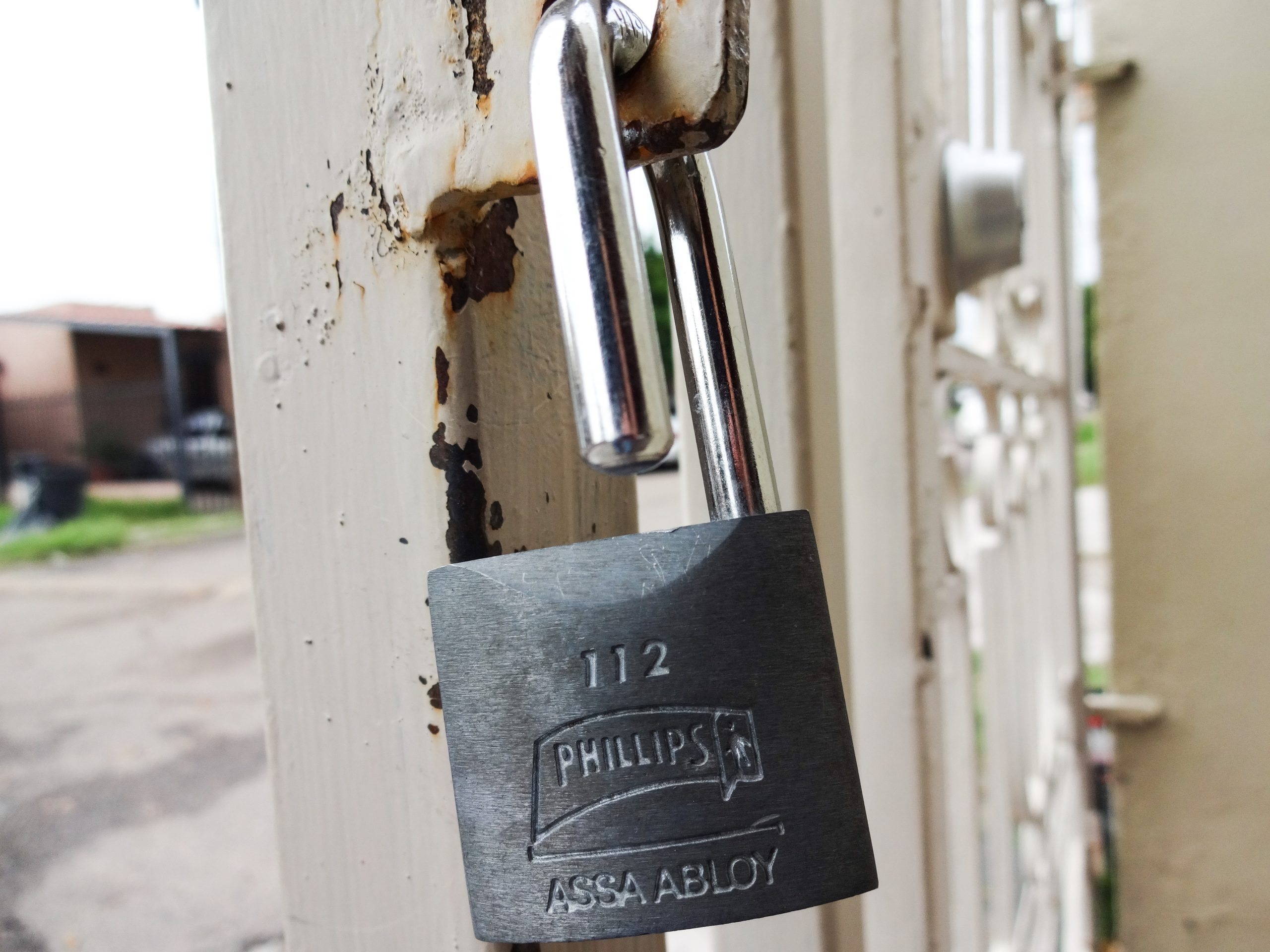 padlock_grating_insurance_security-scaled