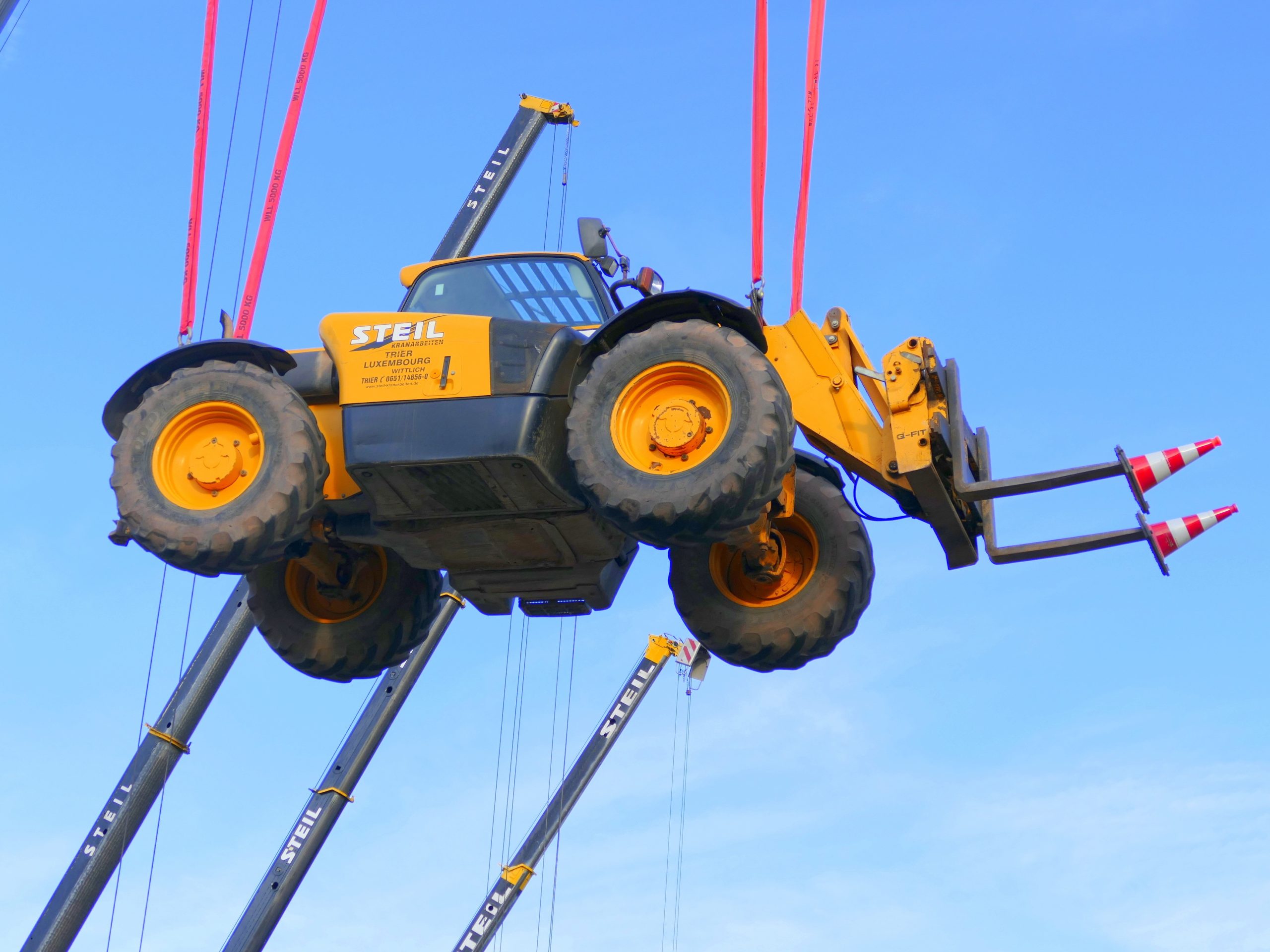 forklift_machine_crane_1645850-scaled