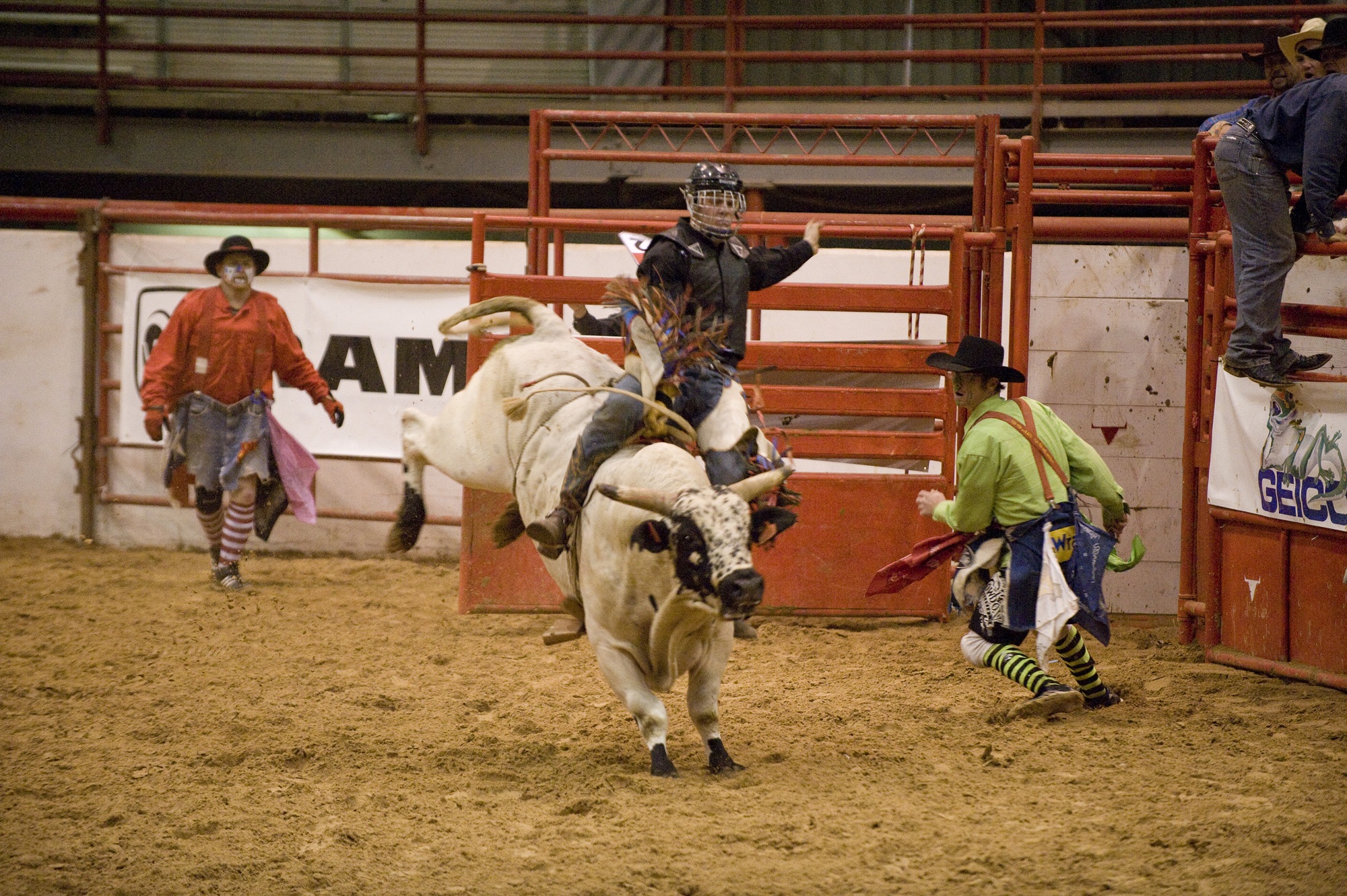 rodeo_cowboy_bull_riding