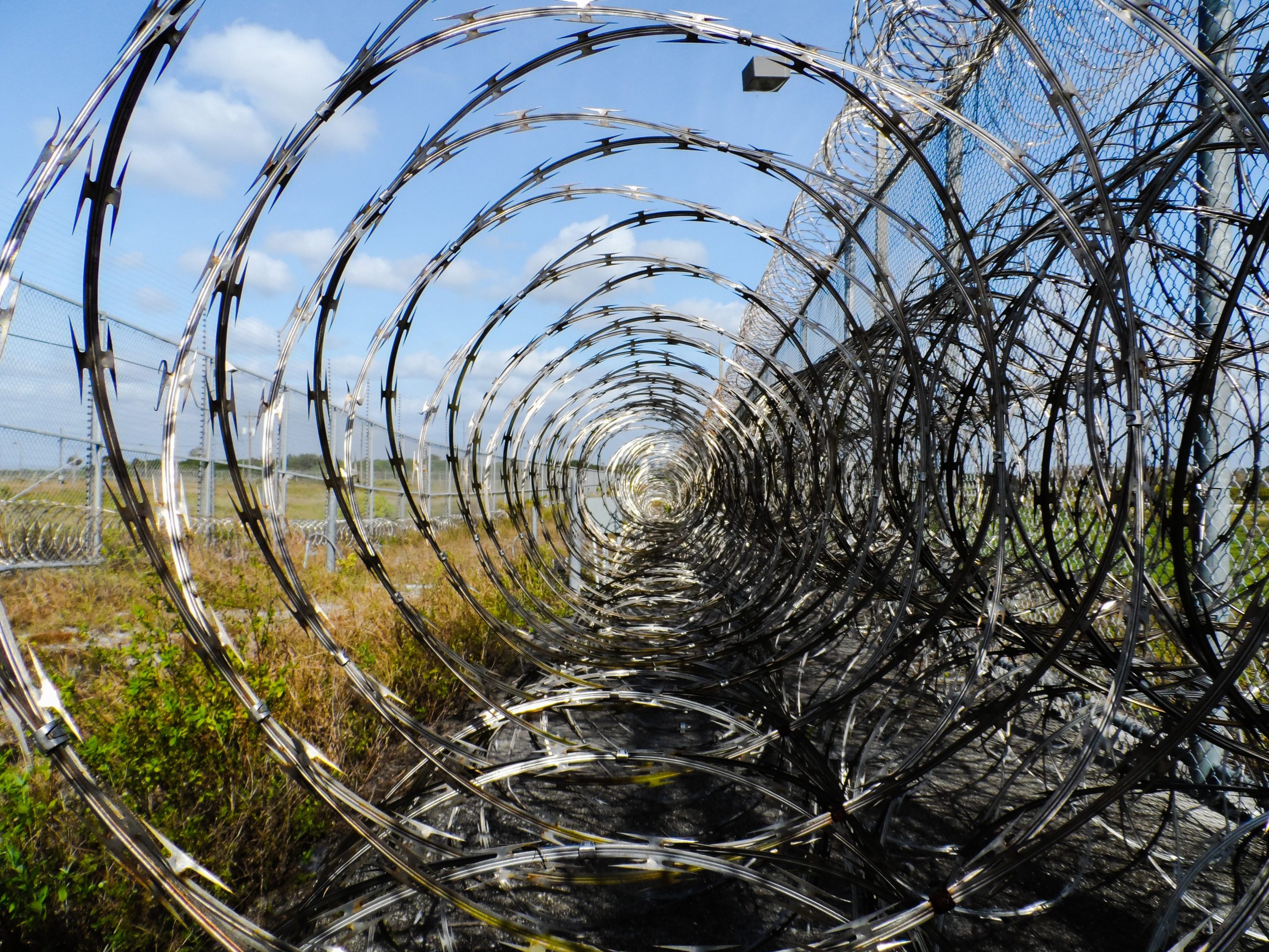 prison_fence_razor_ribbon_0-scaled