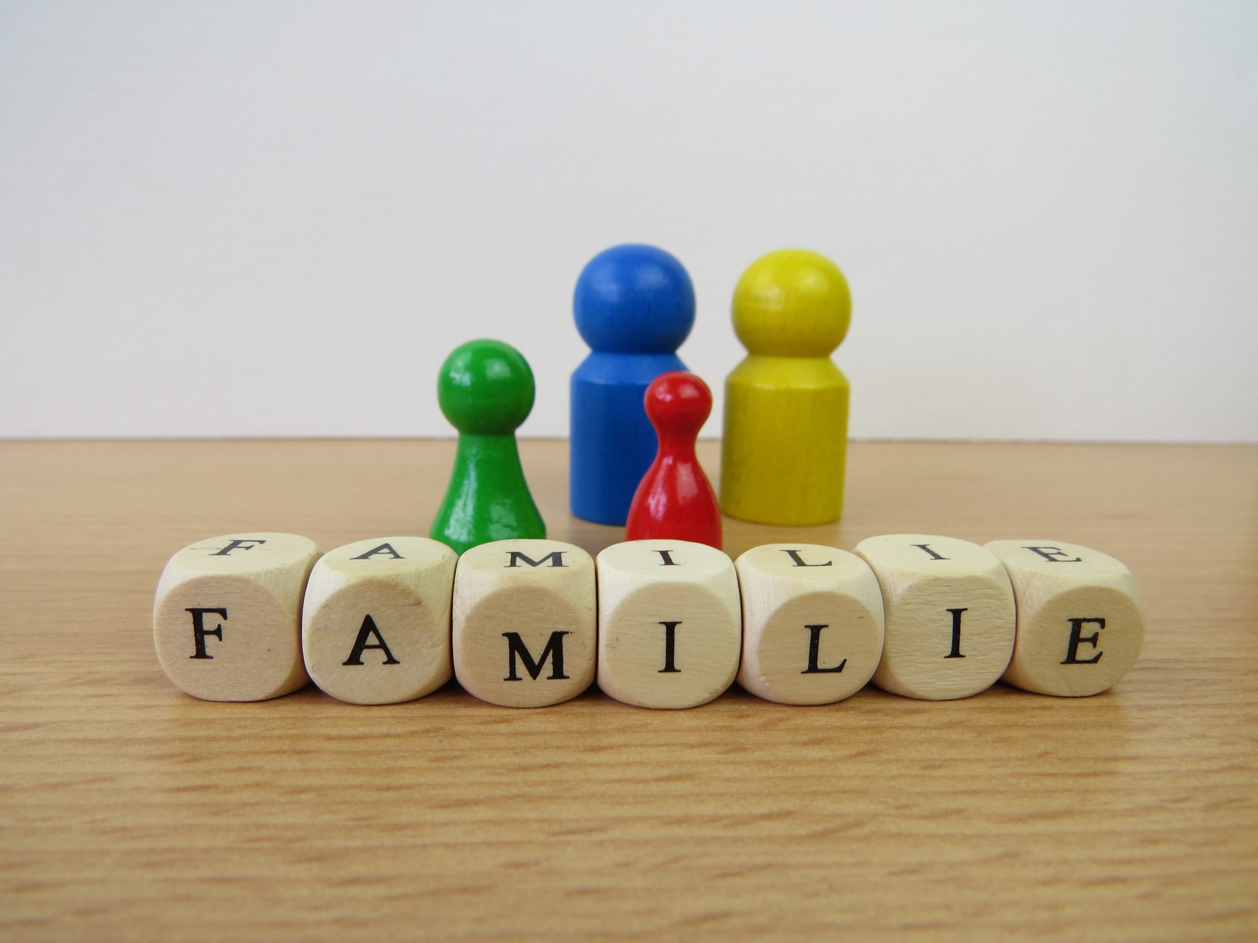 family_family_posing_psychotherapy-scaled