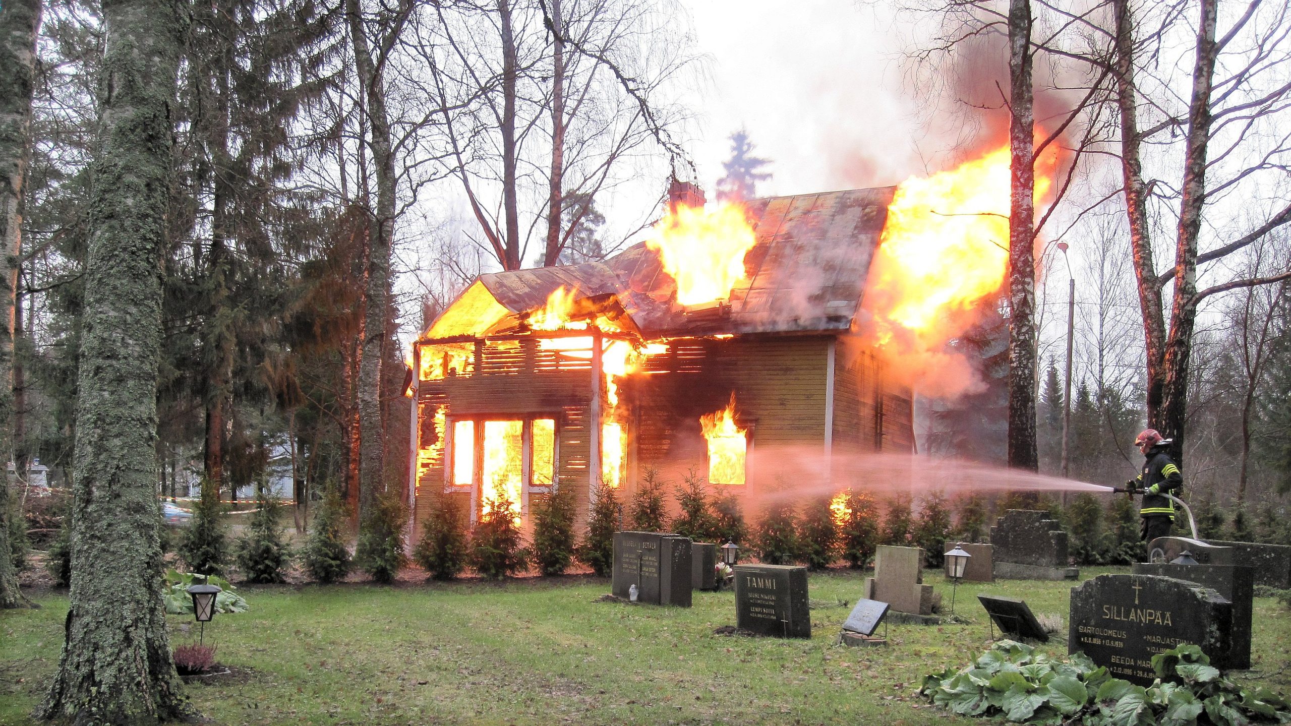 fire_house_burns_cemetery-scaled