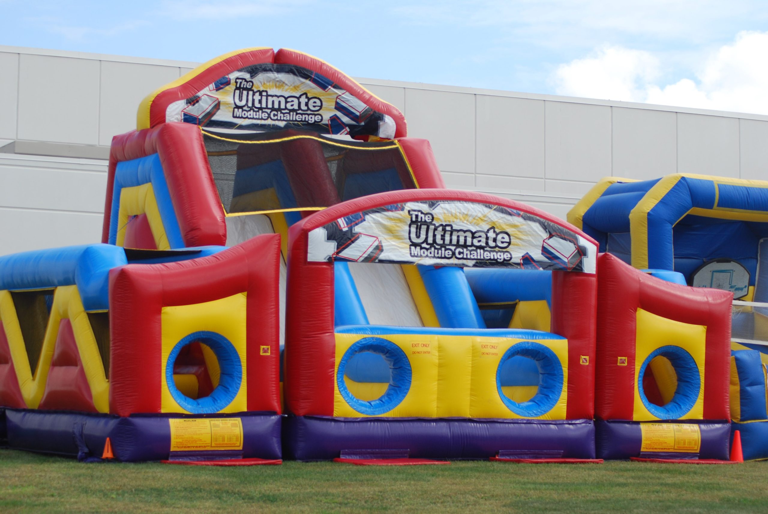 inflatable_obstacle_course_1455632-scaled