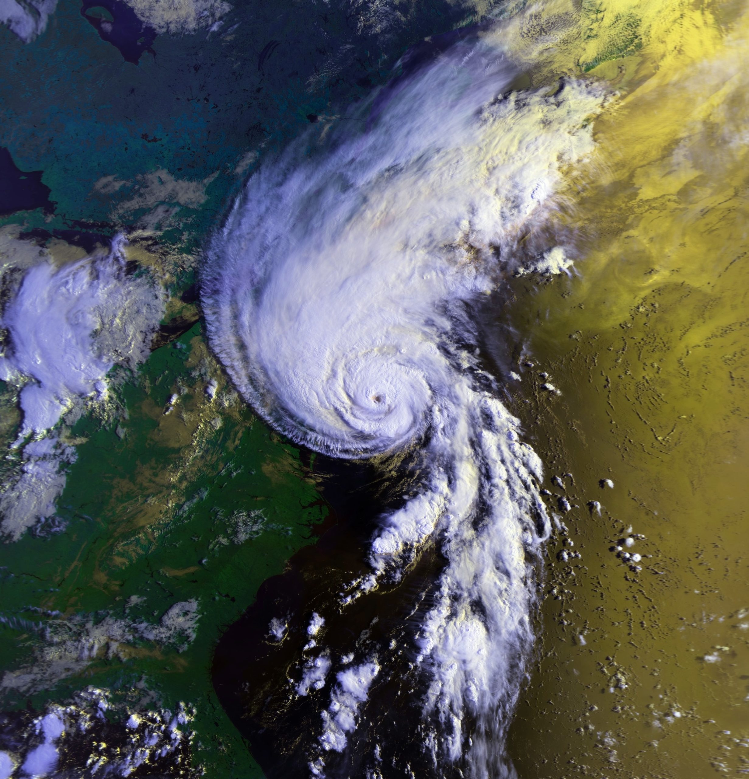 hurricane_bob_1991_cyclone-scaled